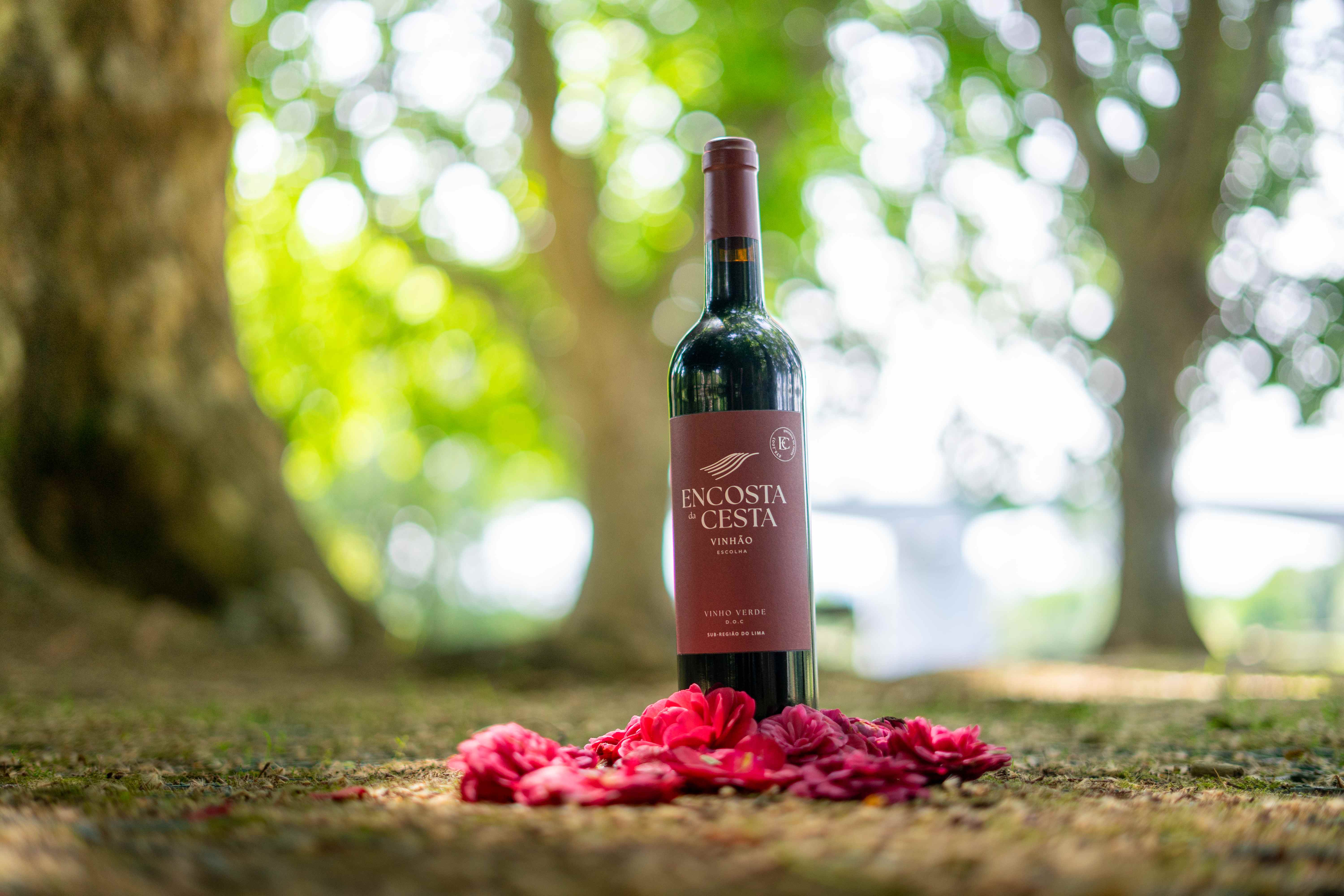 Vinho Encosta da Cesta com flores